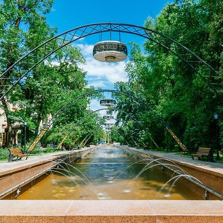 Nadezhda Apartments On Abylay Khan Ave 121 الماتي المظهر الخارجي الصورة
