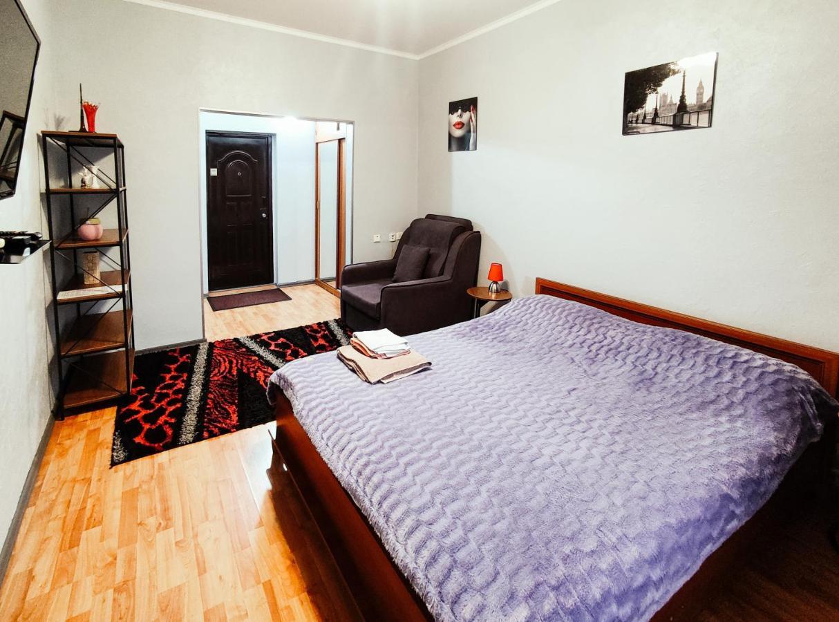 Nadezhda Apartments On Abylay Khan Ave 121 الماتي المظهر الخارجي الصورة