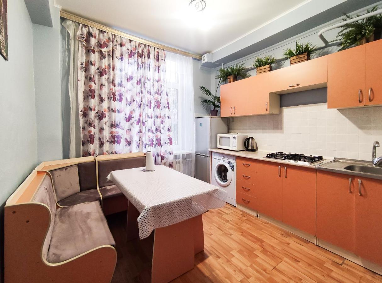 Nadezhda Apartments On Abylay Khan Ave 121 الماتي المظهر الخارجي الصورة