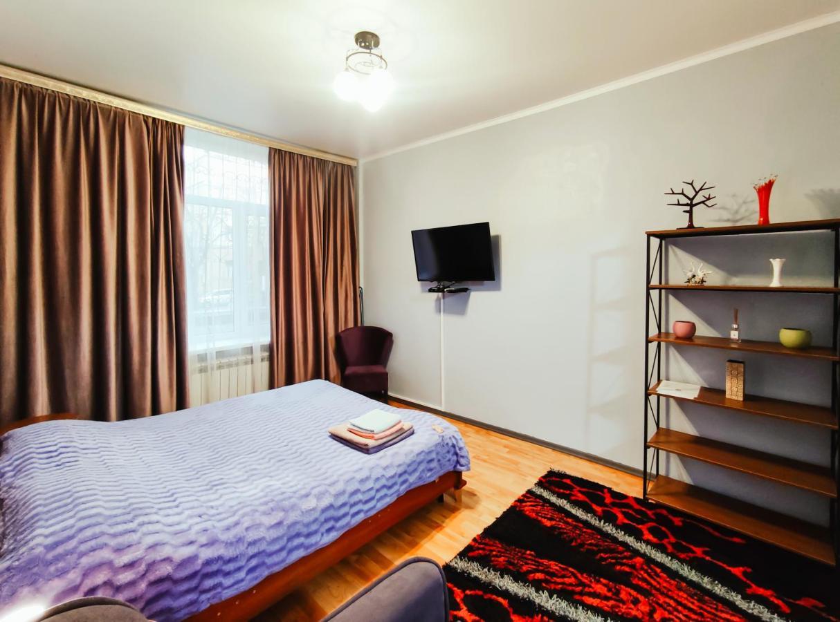 Nadezhda Apartments On Abylay Khan Ave 121 الماتي المظهر الخارجي الصورة